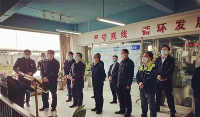 	重慶市委常委、市政府常務(wù)副市長吳存榮一行蒞臨巨科調(diào)研眉頭緊鎖但接連說“好”